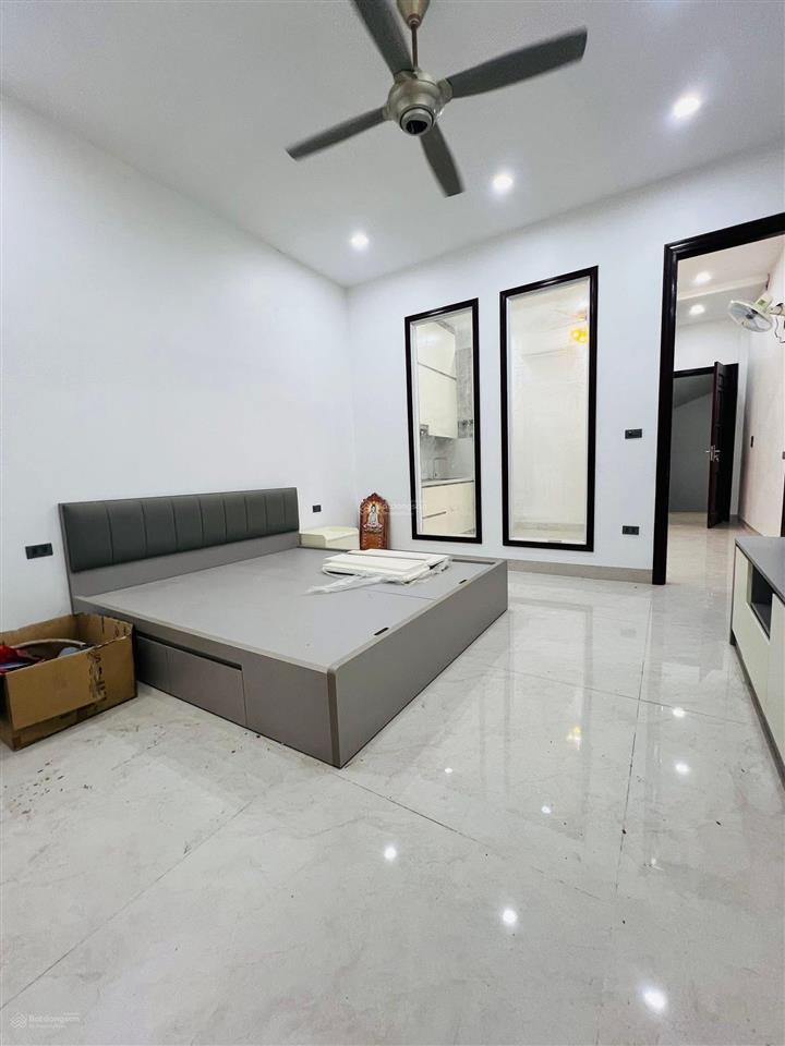 Cần bán nhà phố ngọc hà dt 62m2 x 7t tm  mt 5m. 2 thoáng, gần phố. ngõ đi thông, rộng, an ninh .