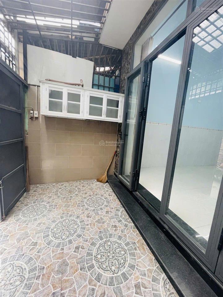 Bán nhà phố hiệp bình chánh thủ đức  ngang 4m dài 16m  sổ hồng riêng hoàn công
