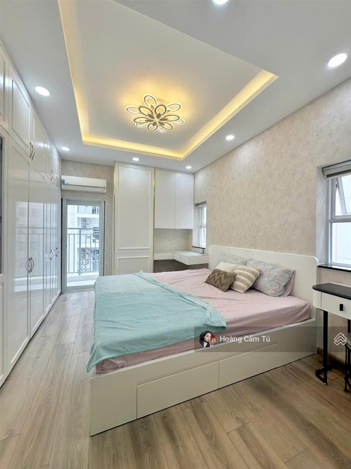Bán gấp chung cư oriental plaza  685 âu cơ 4,9 tỷ 105m², 3pn 2wc   0706 261 *** xem nhà 24/24