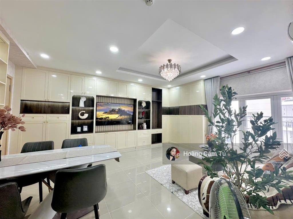 Bán gấp chung cư oriental plaza  685 âu cơ 4,9 tỷ 105m², 3pn 2wc   0706 261 *** xem nhà 24/24
