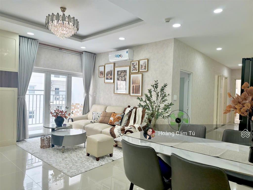 Bán gấp chung cư oriental plaza  685 âu cơ 4,9 tỷ 105m², 3pn 2wc   0706 261 *** xem nhà 24/24
