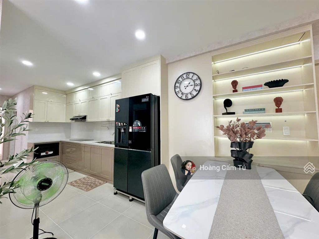Bán gấp chung cư oriental plaza  685 âu cơ 4,9 tỷ 105m², 3pn 2wc   0706 261 *** xem nhà 24/24