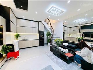 Nhà phố gốc đề 28m 4 tầng giá hơn 6 tỷ  nhà mới gần phố đầy đủ nội thất ở ngay.