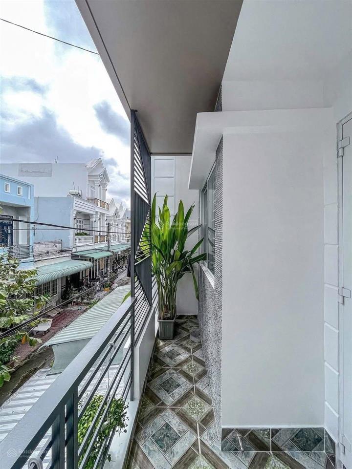 Anh rể tôi cần bán căn nhà ngay hẻm 51a trương đình hội phường 16 quận 8 còn thương lượng