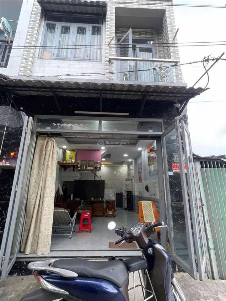 Nhà chủ đang cho thuê được 2 năm , tháng 11triệu sát chợ phú lạc , bến xe quận 8  giá 1 tỷ 300 tl