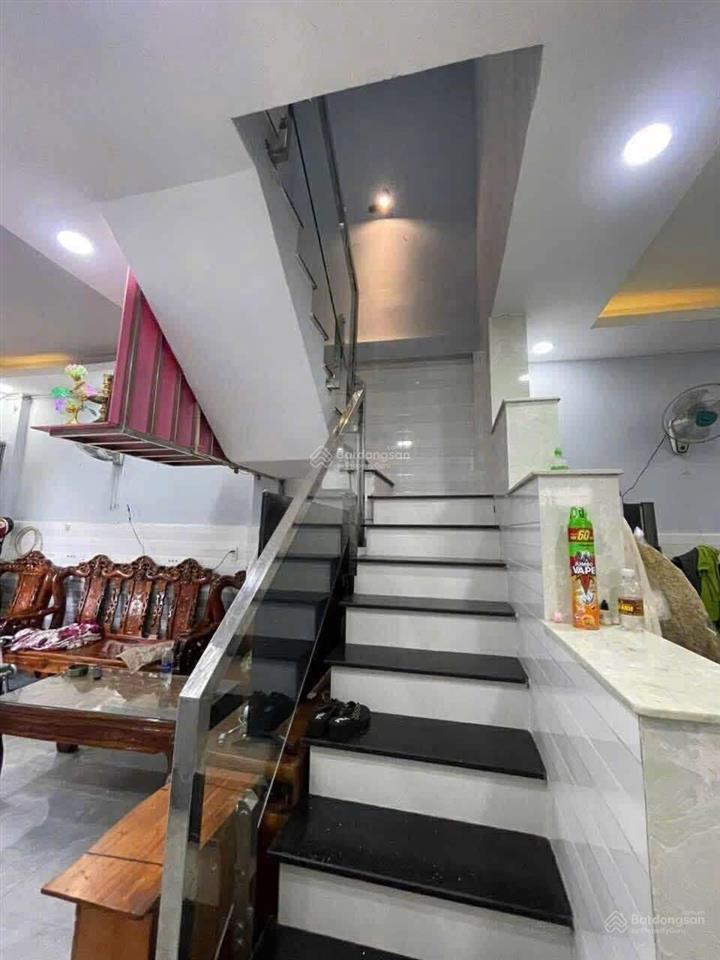 Nhà chủ đang cho thuê được 2 năm , tháng 11triệu sát chợ phú lạc , bến xe quận 8  giá 1 tỷ 300 tl