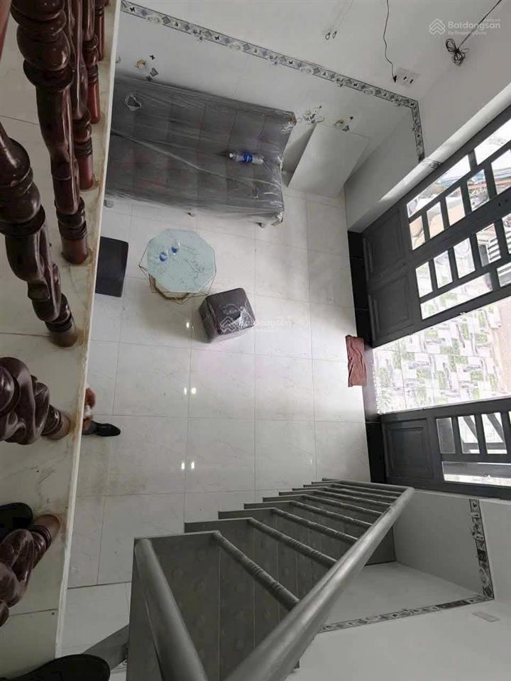Chị guộc gởi bán nhà chính chủ 52m2 tân túc bình chánh giá đang rao 1tỷ200 không phải sinh