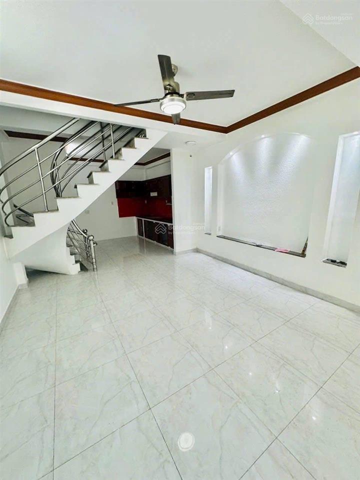 Chị 2 tôi bán căn nhà 40m2 ngay trần đại nghĩa bình chánh 1 tỷ 550 triệu còn thương lượng
