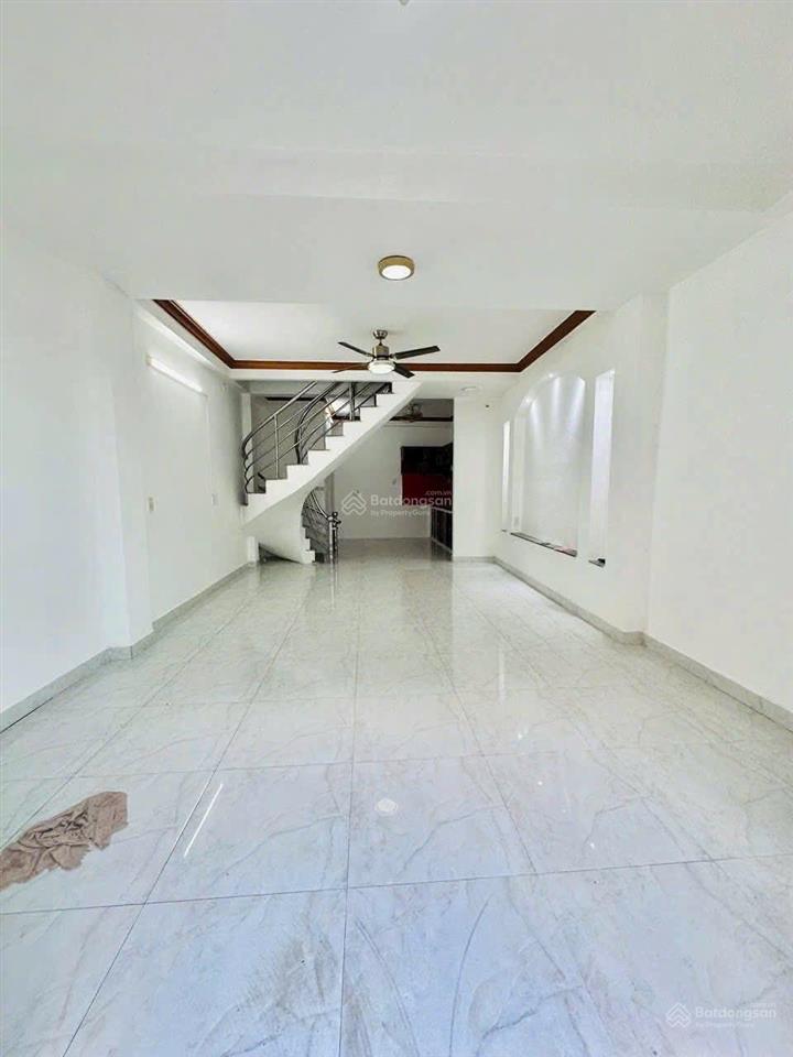 Chị 2 tôi bán căn nhà 40m2 ngay trần đại nghĩa bình chánh 1 tỷ 550 triệu còn thương lượng