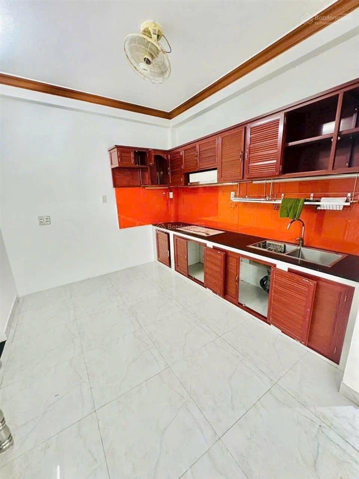 Chị 2 tôi bán căn nhà 40m2 ngay trần đại nghĩa bình chánh 1 tỷ 550 triệu còn thương lượng