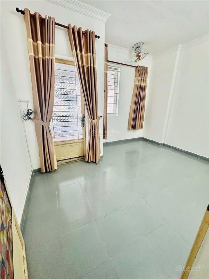 Chị 2 tôi bán căn nhà 40m2 ngay trần đại nghĩa bình chánh 1 tỷ 550 triệu còn thương lượng