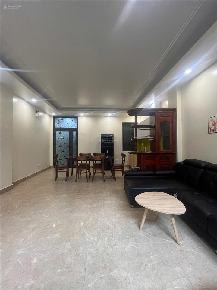 Chính chủ cho thuê căn hộ tầng 5 2 ngủ 2 vệ sinh 1 khách. full nội thất