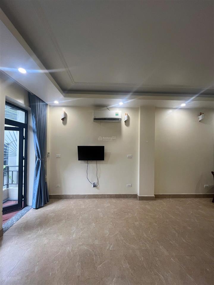 Chính chủ cho thuê căn hộ tầng 5 2 ngủ 2 vệ sinh 1 khách. full nội thất