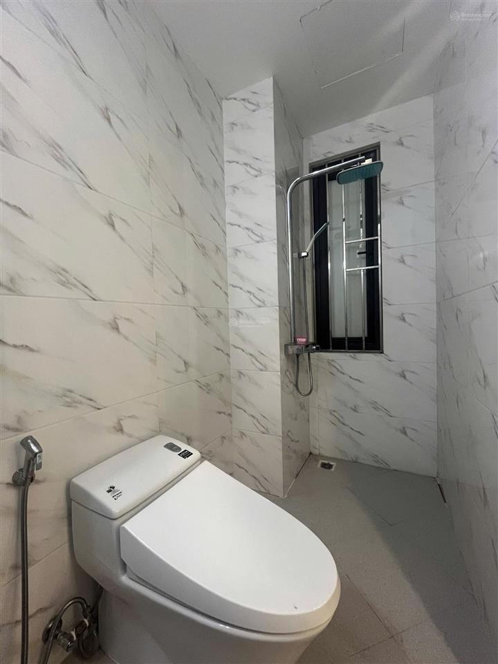 Chính chủ cho thuê căn hộ tầng 5 2 ngủ 2 vệ sinh 1 khách. full nội thất