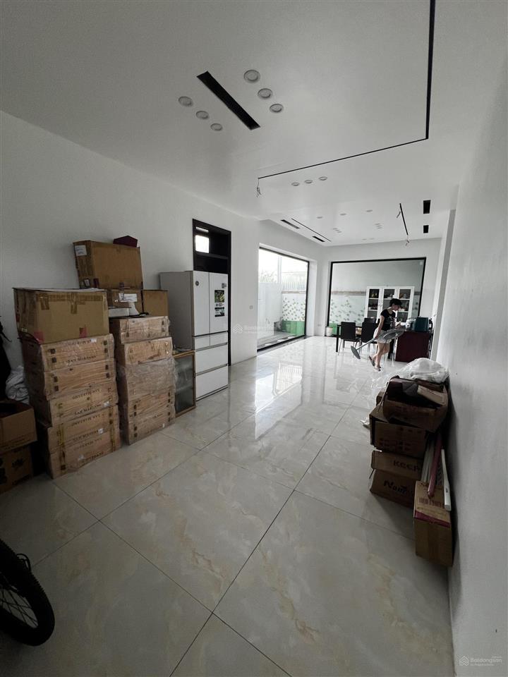 Chính chủ chuyển nhượng biệt thự tại tp hạ long 240m2 mặt tiền 12m, sẵn nhà vào ở ngay