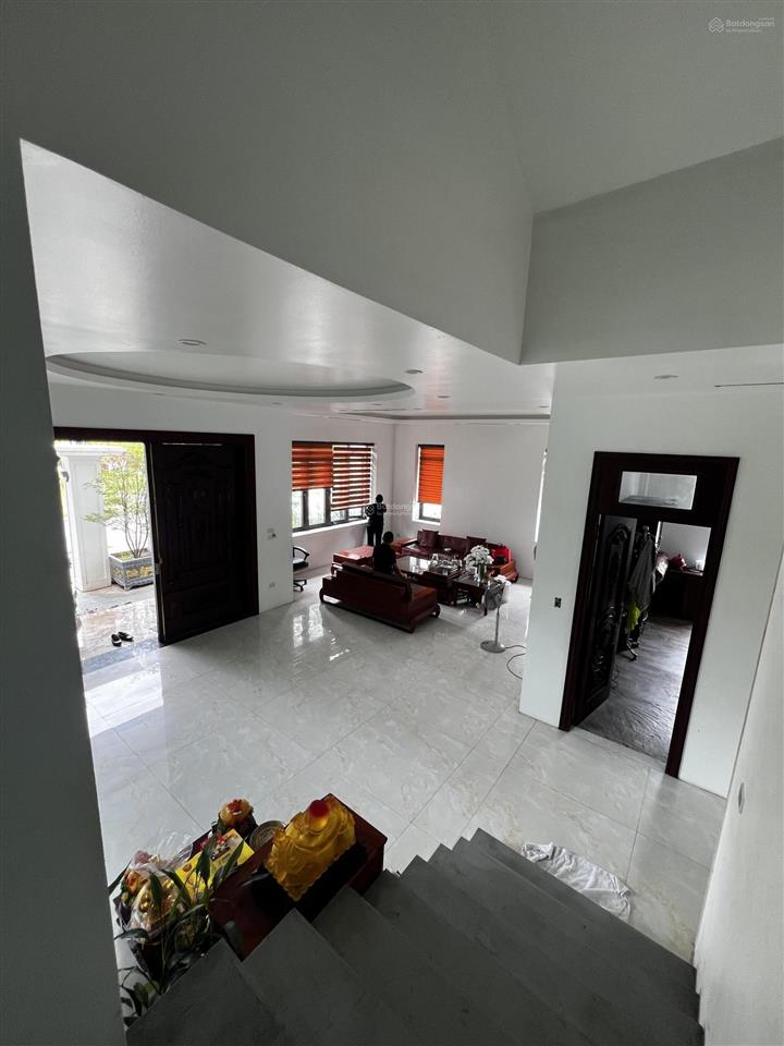 Chính chủ chuyển nhượng biệt thự tại tp hạ long 240m2 mặt tiền 12m, sẵn nhà vào ở ngay