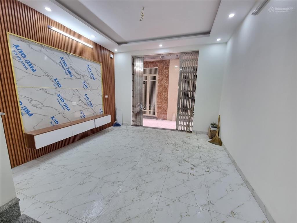 Cần bán nhà ngay biên giang, 40m2, 4 tầng, chỉ 2.85 tỷ. cách ô tô 20m, gần quốc lộ 6  0946 393 ***