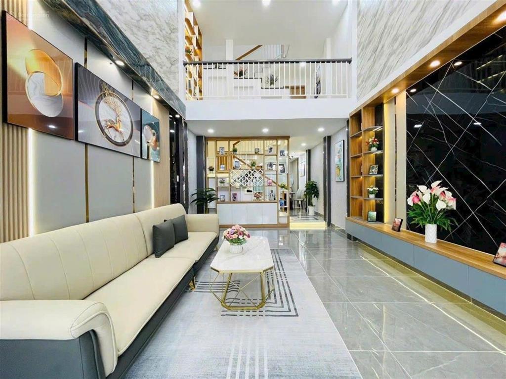 Chuyển nơi ở, bán căn nhà trung tâm gò vấp 60 m2, tặng full nội thất, nhỉnh 6 đồng.