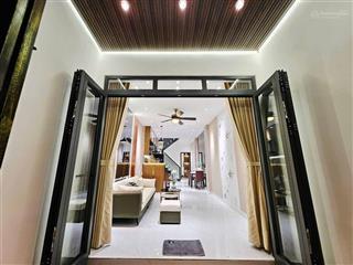 Chủ nhà cần tiền bán gấp nhà nhiều tiện ích tại lý thường kiệt, 9 tỷ, 50m2