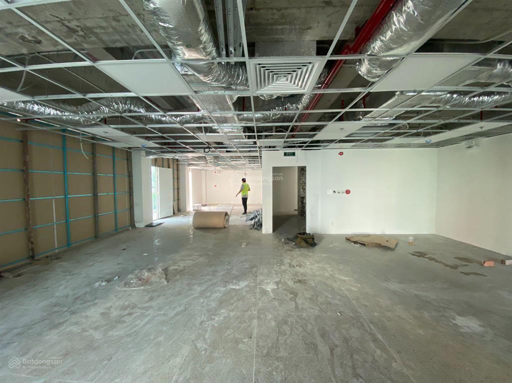 Tòa nhà cho thuê mặt tiền 327329 trần hưng đạo gần chợ bến thành quận 1