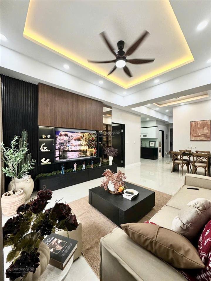 Bán căn hộ oriental plaza 685 âu cơ, 4,35 tỷ, 78 m2, đẹp, nhiều tiện ích  0901 797 ***