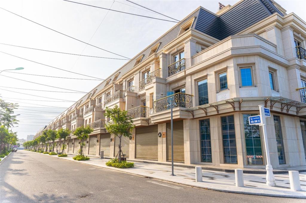 Cc ngộp bank cần bán gấp căn nhà phố 4,5 tầng,tttp, sổ hồng sẵn,khai thác 100tr/tháng,giá sụp hầm
