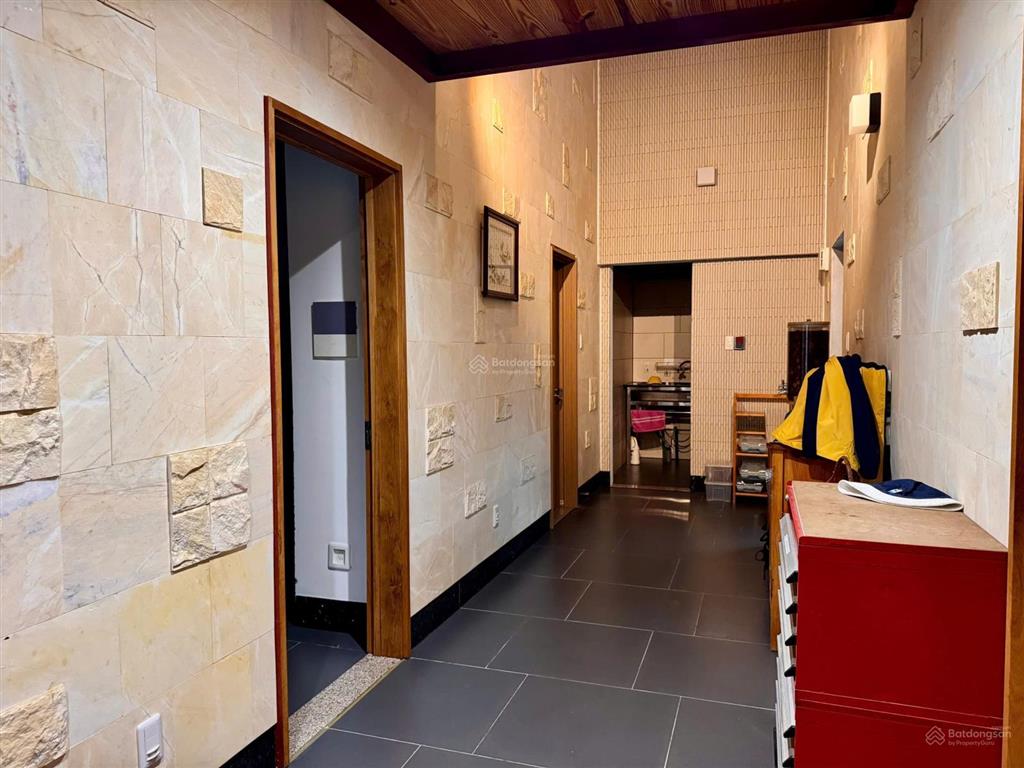 Cc cần tiền bán gấp lô góc biệt thự sân vườn,tặng nhà full nội thất nhập khẩu,dt khủng,giá sụp hầm