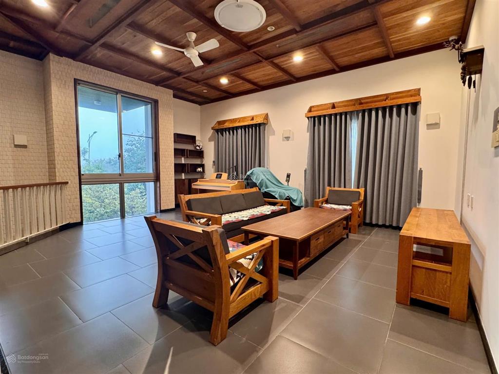 Cc cần tiền bán gấp lô góc biệt thự sân vườn,tặng nhà full nội thất nhập khẩu,dt khủng,giá sụp hầm