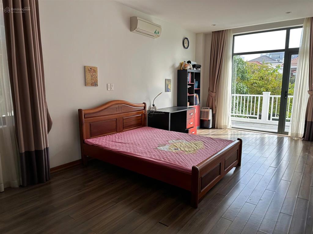 Tôi cc cần tiền bán gấp bt euro village 1 đà nẵng ven sông hàn,dt 500m2 full nội thất,kt 90/tháng