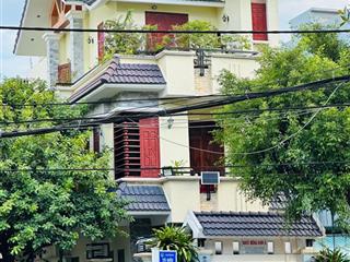 Tôi cc cần bán nhà 3 tầng full nội thất dòng tiền có sẵn 20trvị trí kd sầm uất,sổ sẵn cc ngay