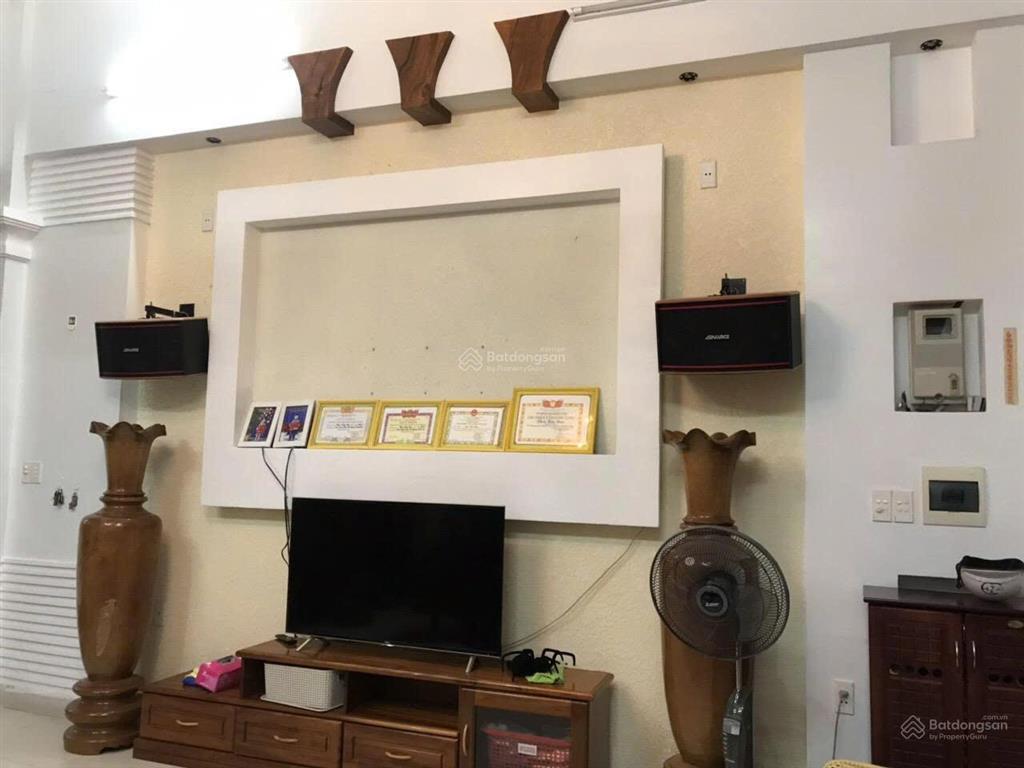 Tôi cc cần bán nhà 3 tầng full nội thất dòng tiền có sẵn 20trvị trí kd sầm uất,sổ sẵn cc ngay