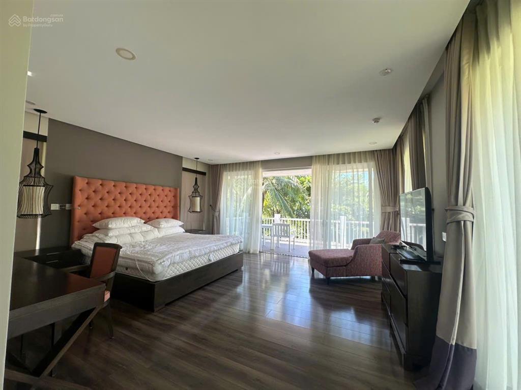 Cần bán gấp căn villa trực diện biển premier 5pn vip, full nt khai thác 1 tỷ 5/n, sổ hồng lâu dài