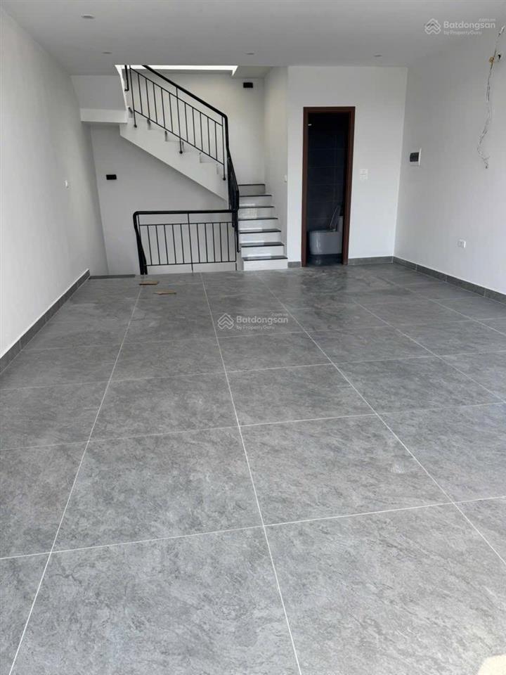 Cho thuê căn biệt thự hoàn thiện cả căn cơ bản giá 25tr/1 tháng tại vhop1  gia lâm  hn