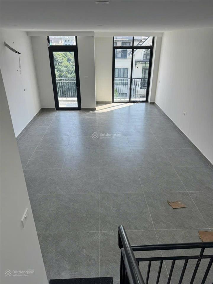 Cho thuê căn biệt thự hoàn thiện cả căn cơ bản giá 25tr/1 tháng tại vhop1  gia lâm  hn