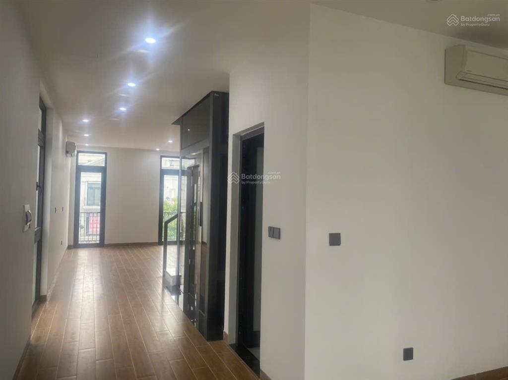 Cho thuê biệt thự liền kề hoàn thiện 5 tầng 4 phòng có thang máy giá 27tr/1 tháng vhop1  gia lâm