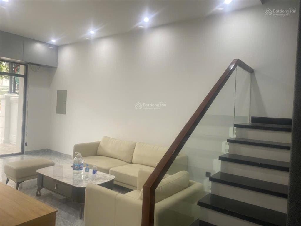 Cho thuê biệt thự liền kề hoàn thiện 5 tầng 4 phòng có thang máy giá 27tr/1 tháng vhop1  gia lâm