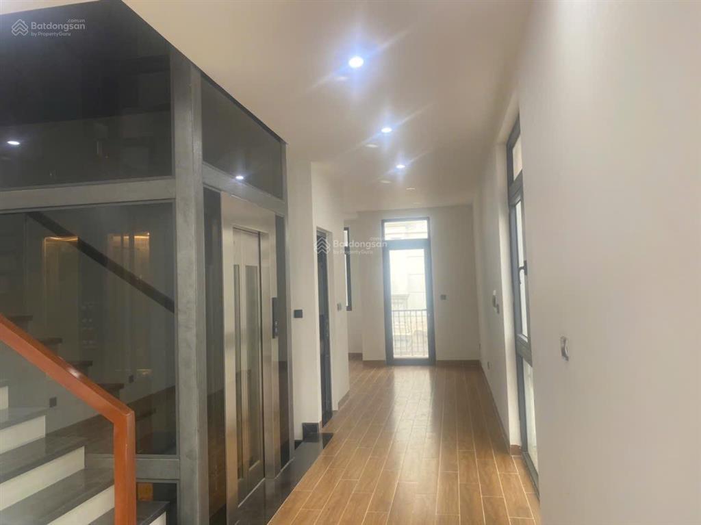 Cho thuê biệt thự liền kề hoàn thiện 5 tầng 4 phòng có thang máy giá 27tr/1 tháng vhop1  gia lâm