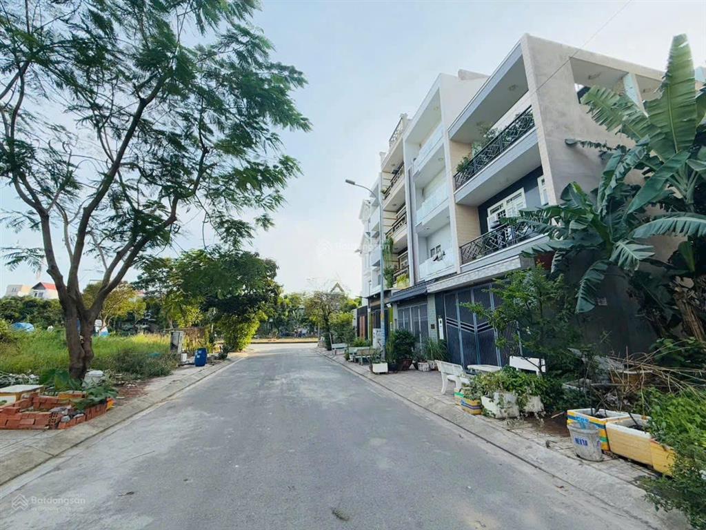 Nhà 3 tầng, khu phân lô đồng bộ,ngay sư phạm kỹ thuật, 58m2, 4pn, nhỉnh 7tỷ ,sổ sẵn,full nội thất