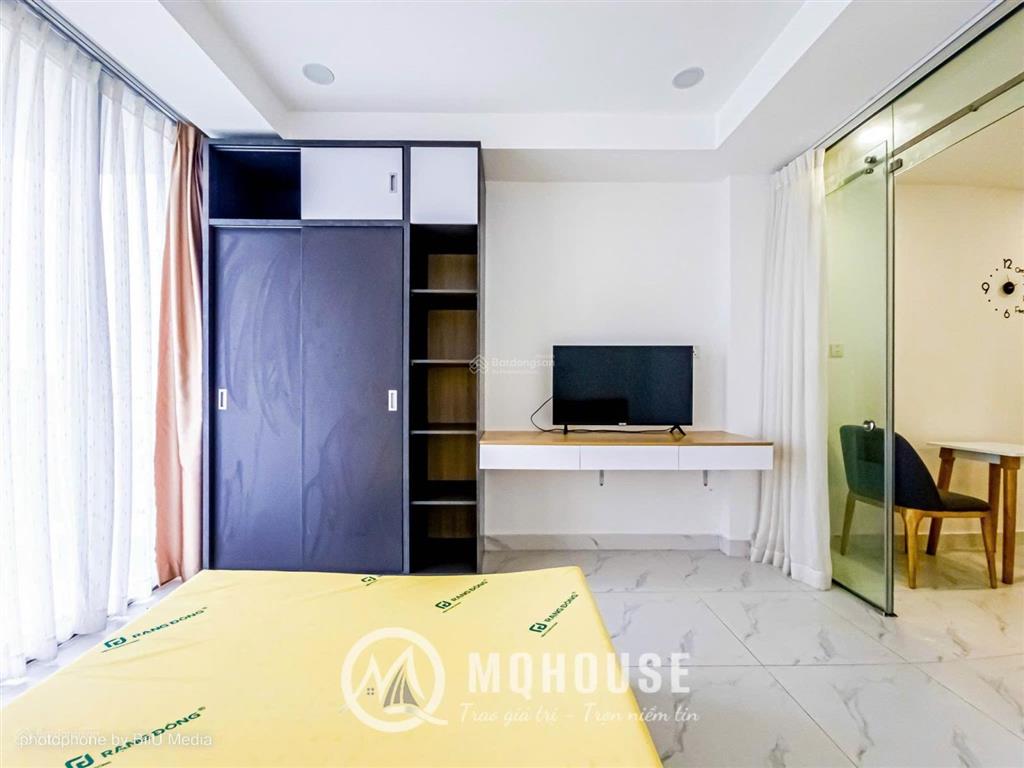 1pn ban công nguyễn trãi q1  chân cầu nguyễn văn cừ  đi q4, q5