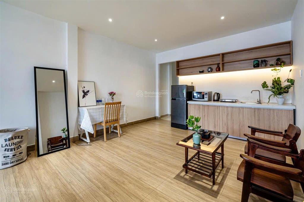 Studio ban công siêu rộng phó đức chính q1  trung tâm, ở cực chill