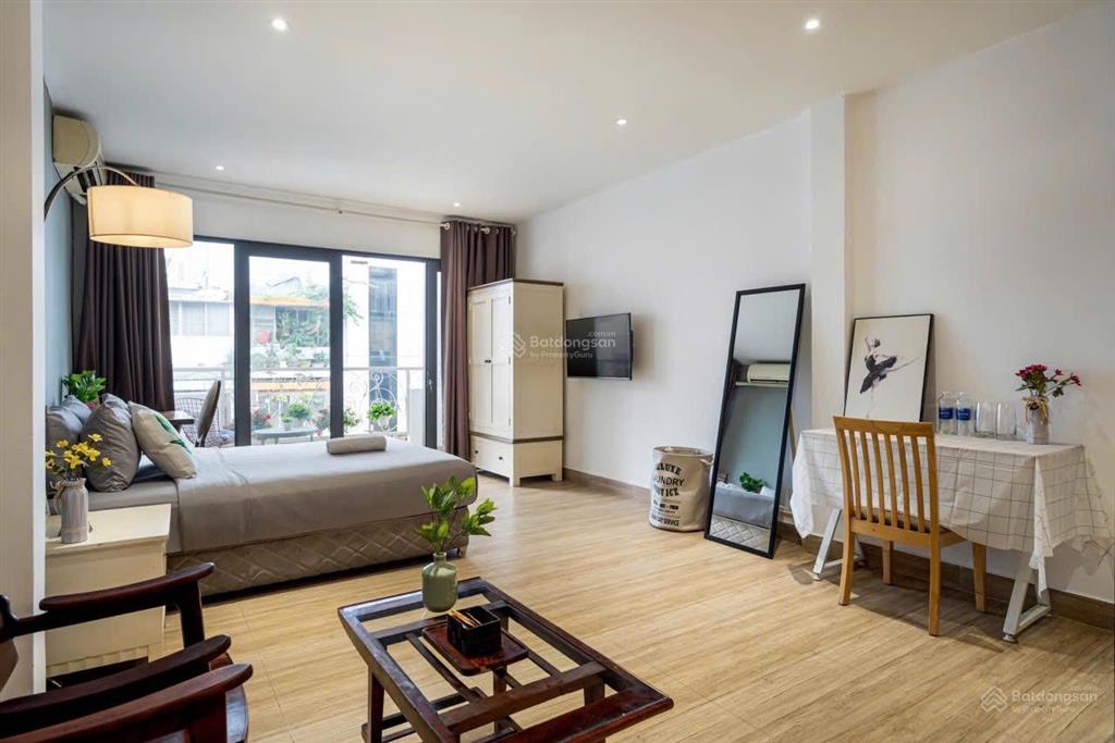 Studio ban công siêu rộng phó đức chính q1  trung tâm, ở cực chill