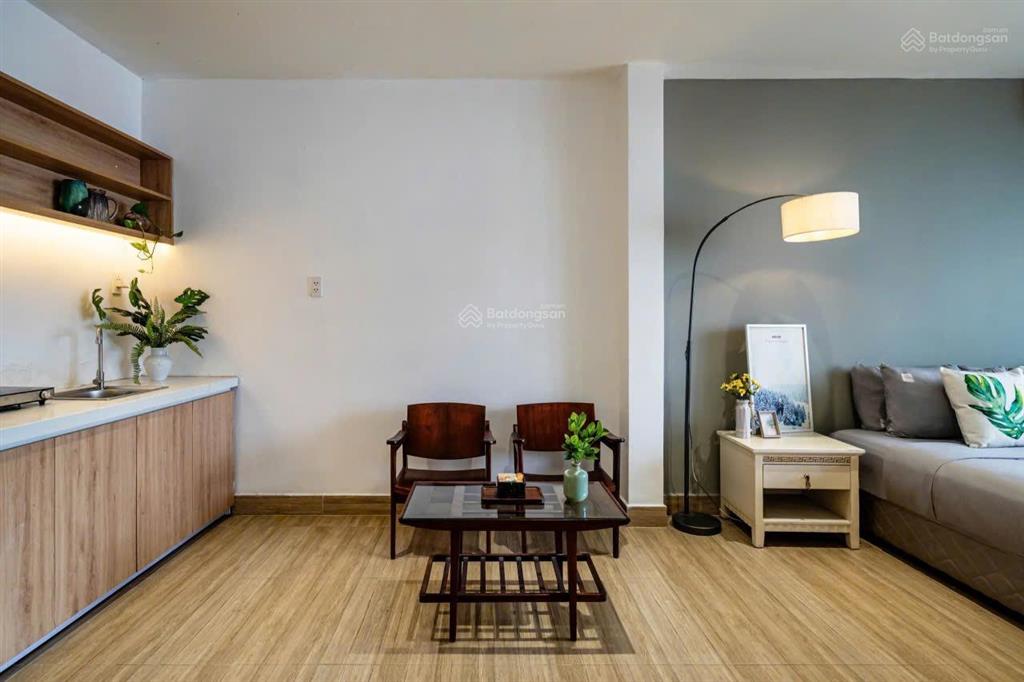 Studio ban công siêu rộng phó đức chính q1  trung tâm, ở cực chill