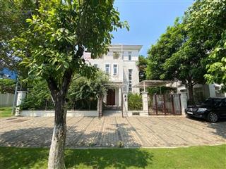 Cho thuê biệt thự kiểu châu âu 300m căn góc có sân vườn thoáng rộng