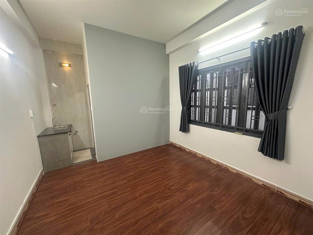 (tui đăng thật) cho thuê phòng cửa sổ to, ngay công viên, gần đh văn lang, chỉ 4.5tr/th 0705 838 ***