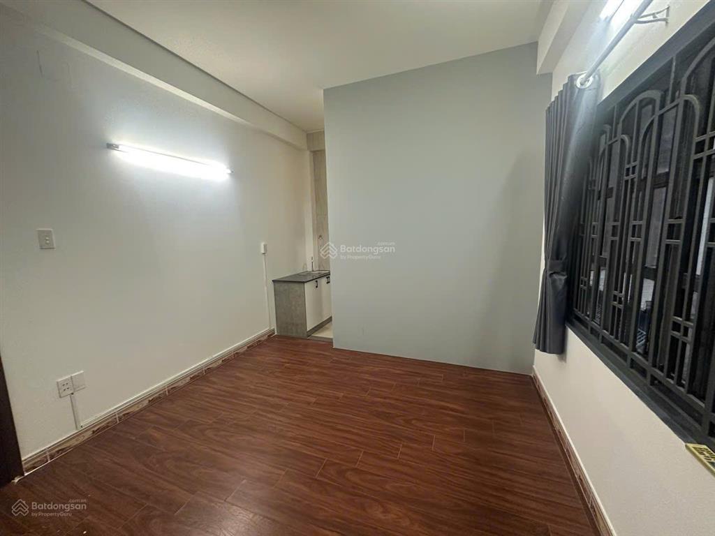 (tui đăng thật) cho thuê phòng cửa sổ to, ngay công viên, gần đh văn lang, chỉ 4.5tr/th 0705 838 ***