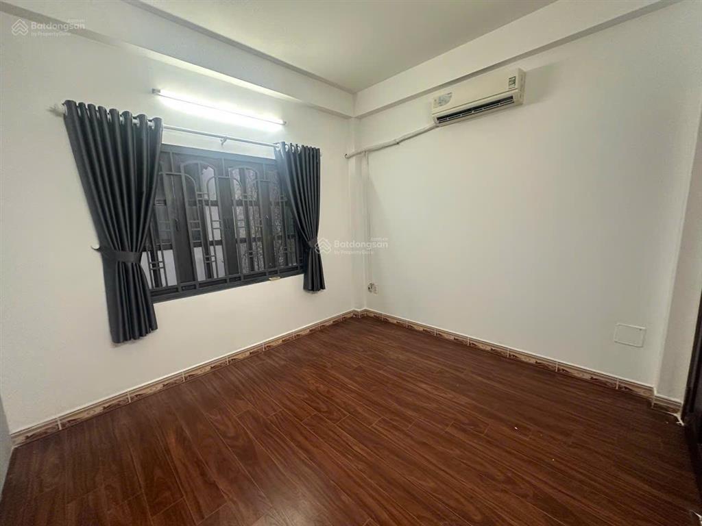 (tui đăng thật) cho thuê phòng cửa sổ to, ngay công viên, gần đh văn lang, chỉ 4.5tr/th 0705 838 ***