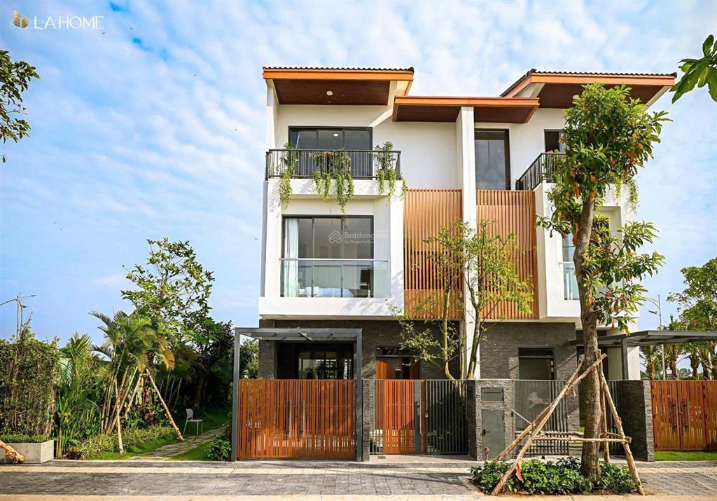 Nhà phố vườn tại la home, giá chỉ 3,95 tỷ, 90 m2, 1 trệt 2 lầu!