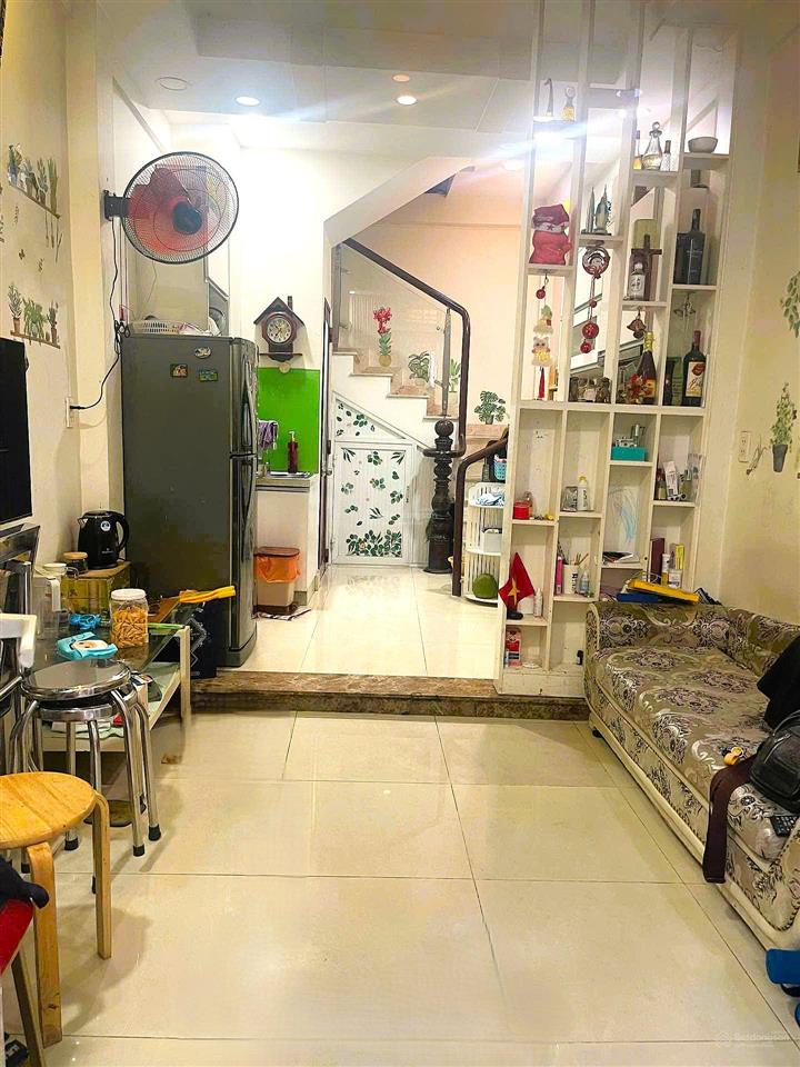 Gi,á h,iếm 5.x tỉ  dtsd 72m2  trung tâm q10  vườn lài  3 tầng  sân thượng