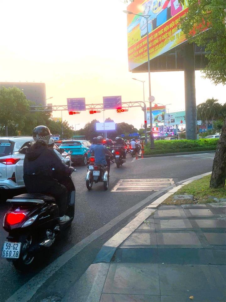 Khu tam giác vàng trung tâm phú nhuận, lô góc 2 mặt hẻm, 3 tầng 3pn, cách mặt tiền 15m, giá 5,45 tỷ