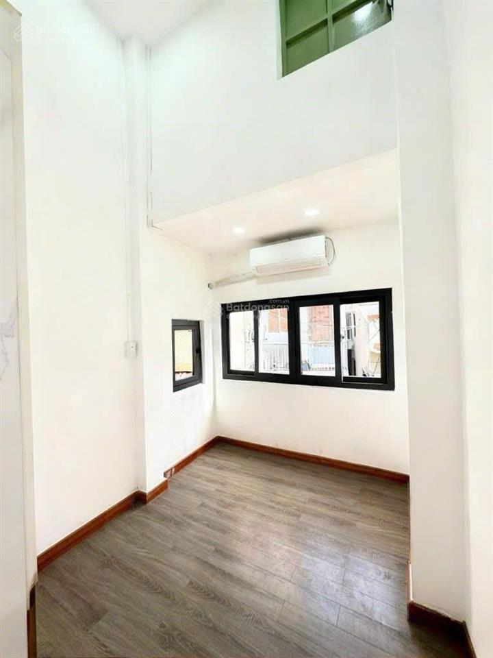 Nhà quận 10 sát 3 tháng 2 xe hơi đỗ cửa cách mặt tiền 1 căn 2 phòng ngủ, pháp lý chuẩn giá tốt hiếm